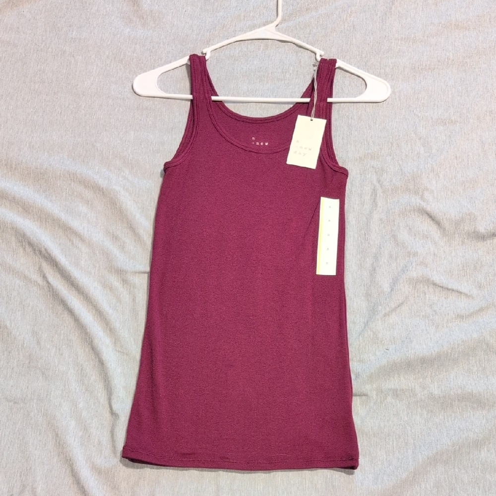 Women's Sleeveless Tank Top - Burgundy